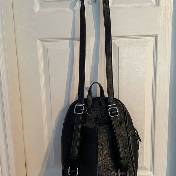 Leather backpack with adjustable straps - Picture 3 of 4